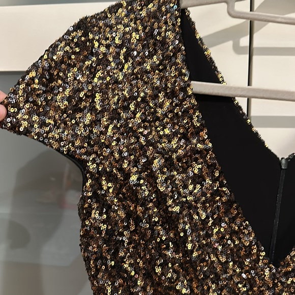 Dress the Population black & gold Women's Cap Sleeve Plunging Sequin Mini Dress - Picture 6 of 10